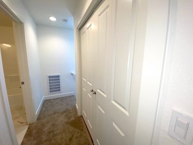 Building Photo - 1228 Wild Oak Ct