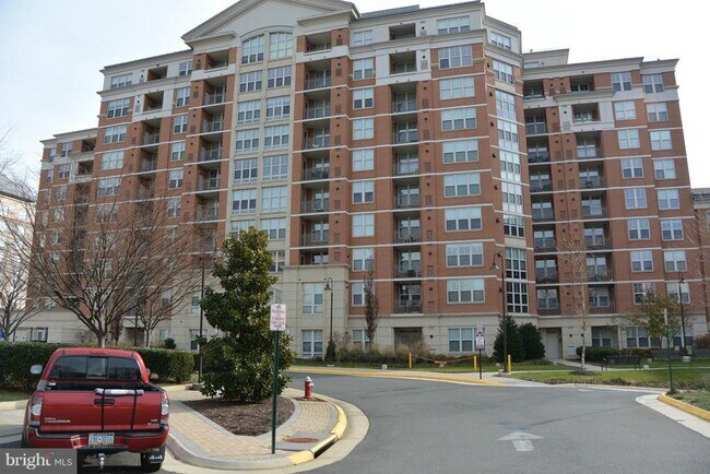 Building Photo - 11770 Sunrise Valley Dr