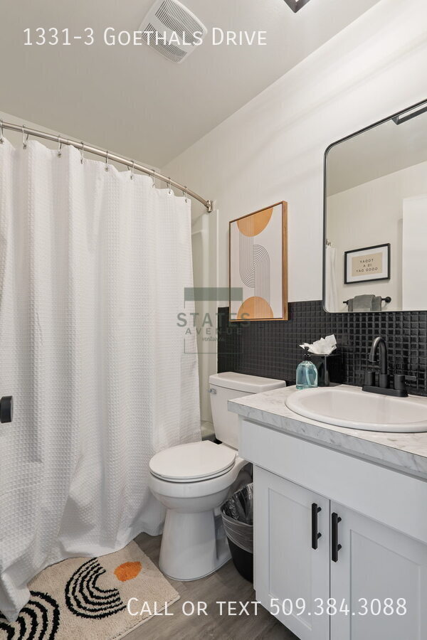 Building Photo - 1331 Goethals Dr