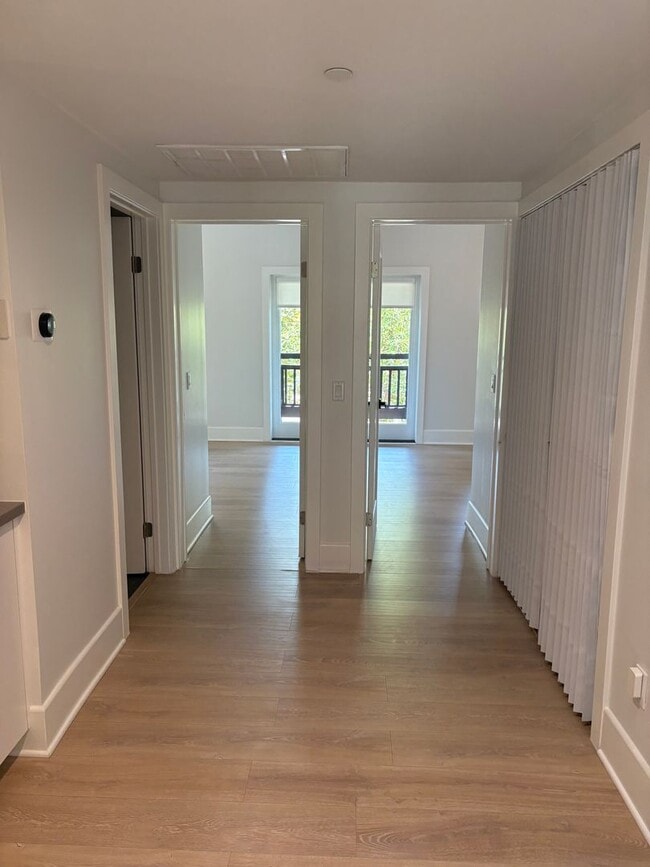 Building Photo - Luxury 3+3 Townhome in prestigious Crescen...