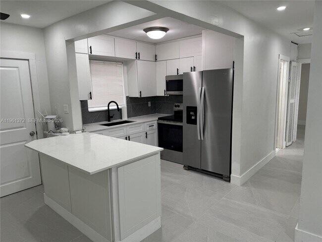 Building Photo - 10245 SW 37th Terrace