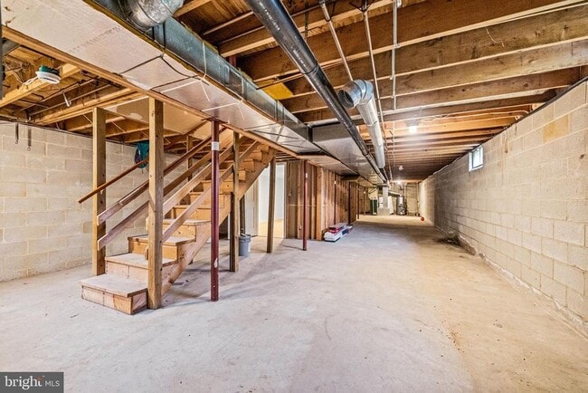 Building Photo - 1150 Garrison Rd