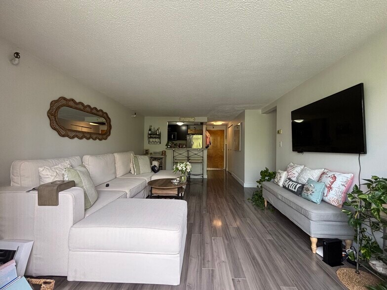 Open Floor Plan - 42 8th St