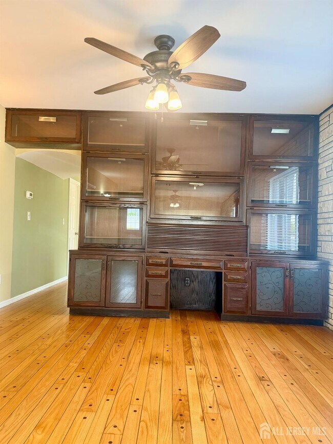 Building Photo - 363 Portia St
