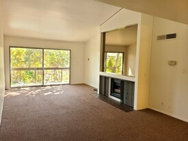 Building Photo - 440 Veteran Ave