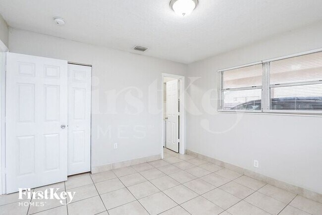 Building Photo - 420 NW 42nd St