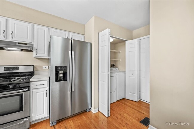 Building Photo - 1058 E Danbury Dr