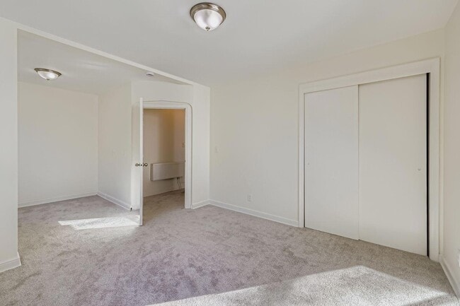 Building Photo - 2630 14th Ave S