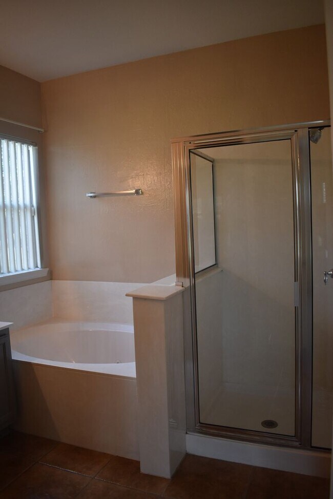 Building Photo - 509 Lakota Ln