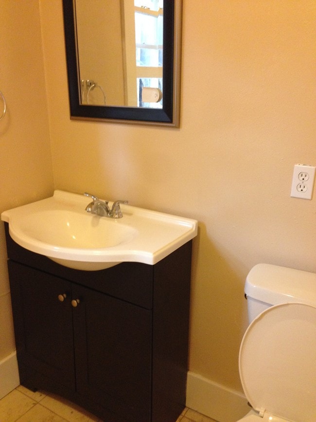 Building Photo - 750 E Orange Grove Blvd