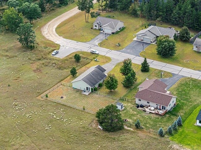 Building Photo - Single level 2 Bedroom Baxter home with attached garage
