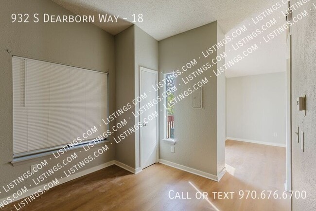 Building Photo - 932 S Dearborn Way
