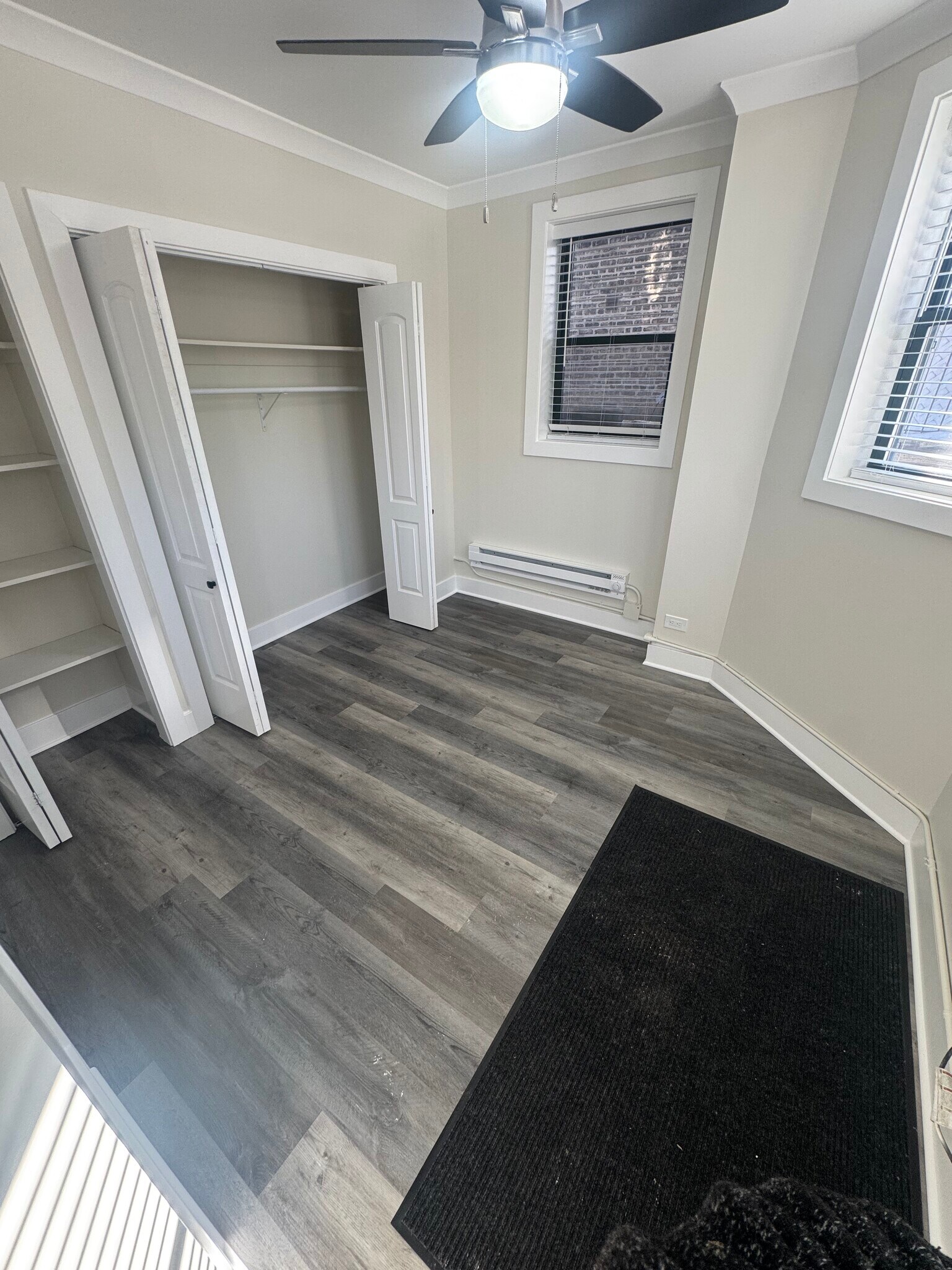 Building Photo - 3837 N Greenview Ave