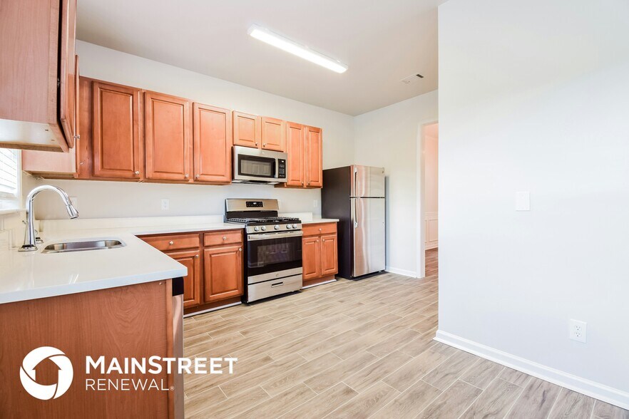 Building Photo - 8904 Crestview Cir