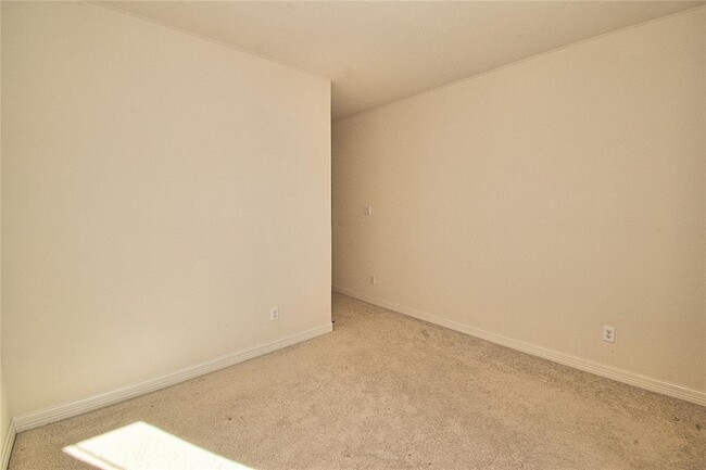 Building Photo - 4132 Boardwalk Blvd