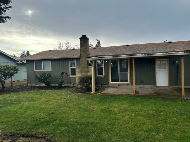 Building Photo - 3 bedroom 1 bath house in Thurston neighbo...