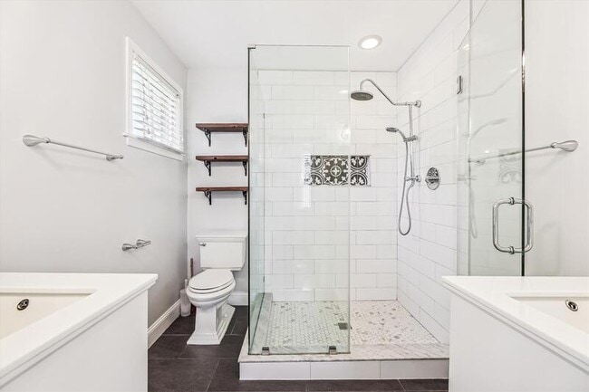 Building Photo - 2612 33rd St SE