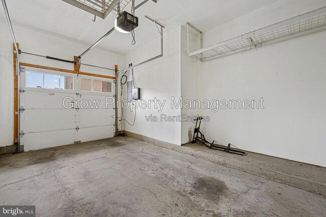 Building Photo - 202 Captains Way