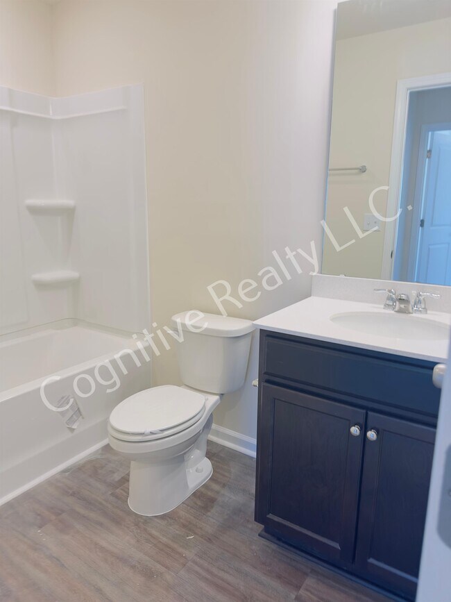 Building Photo - 819 McKenzie Pk Ter