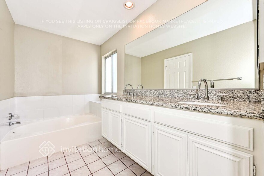 Building Photo - 12420 Alderglen St