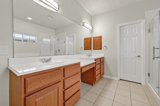 Building Photo - 6118 N Fawnlake Dr
