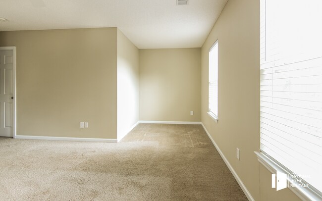 Building Photo - 240 Crimson Oak Dr
