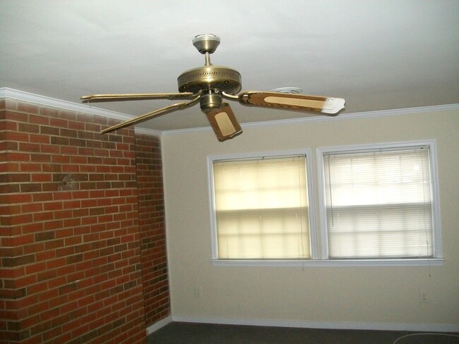 Building Photo - 7111 Foxlair Dr