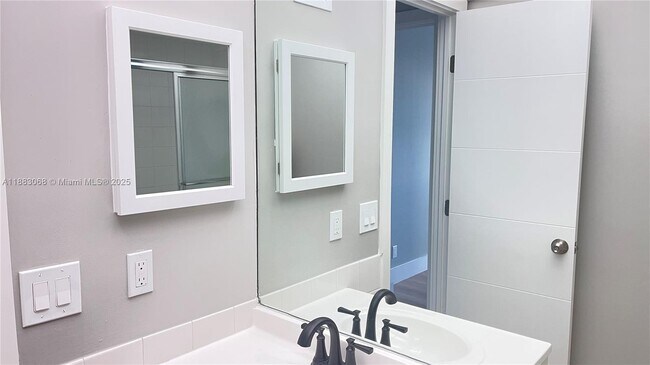 Building Photo - 200 S Birch Rd