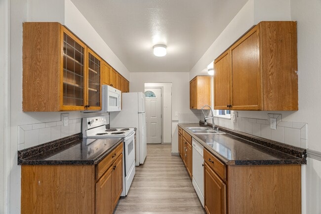 Building Photo - 744 W Marcy Ave