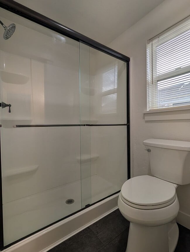 Building Photo - Beautiful 3+ Bedroom, 3 Bath Home With An ...