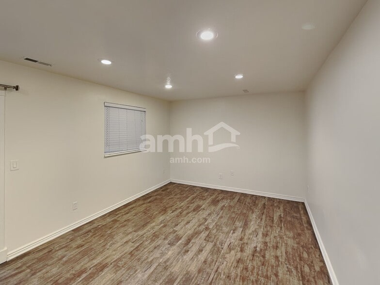 Building Photo - 1454 Fowler Ave