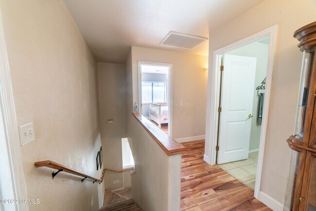 Building Photo - Westside 4 Bed, 2.5 Bath House with A/C & 2-Car Garage Near NAU & CCC! Students & Pets OK! Aug 10th!
