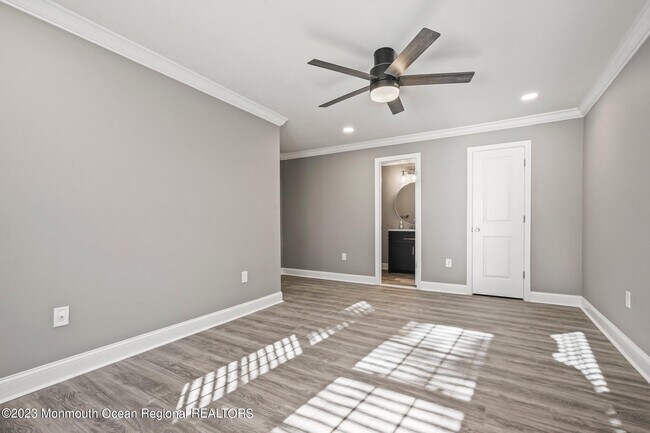 Building Photo - 7 Tulip Ln