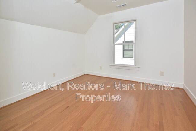 Building Photo - 2314 Stroller Ave