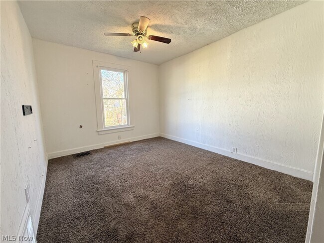 Building Photo - 1433 Kenmore Blvd