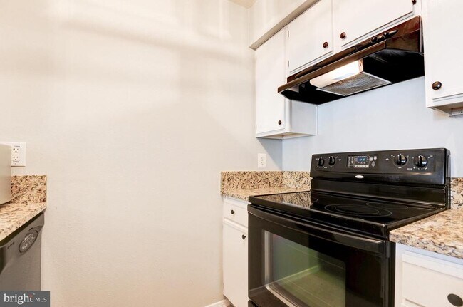 Building Photo - 3313 Wyndham Cir