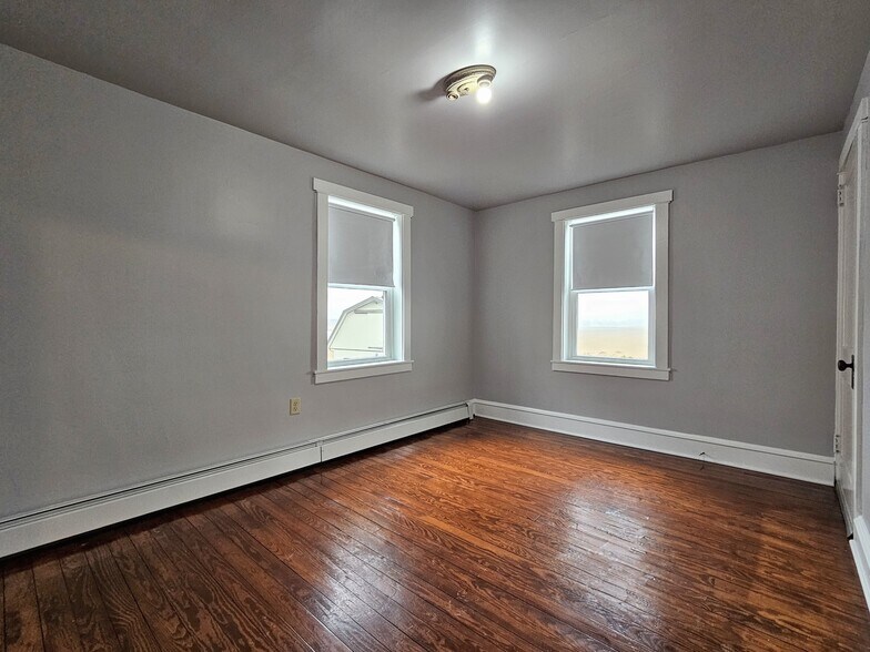 Building Photo - 32 N Farmersville Rd