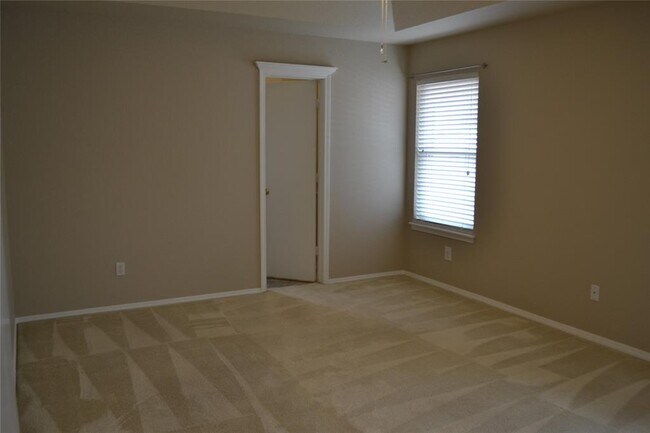 Building Photo - 204 Pinafore Dr