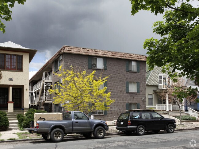 Building Photo - La Hoya Apartments
