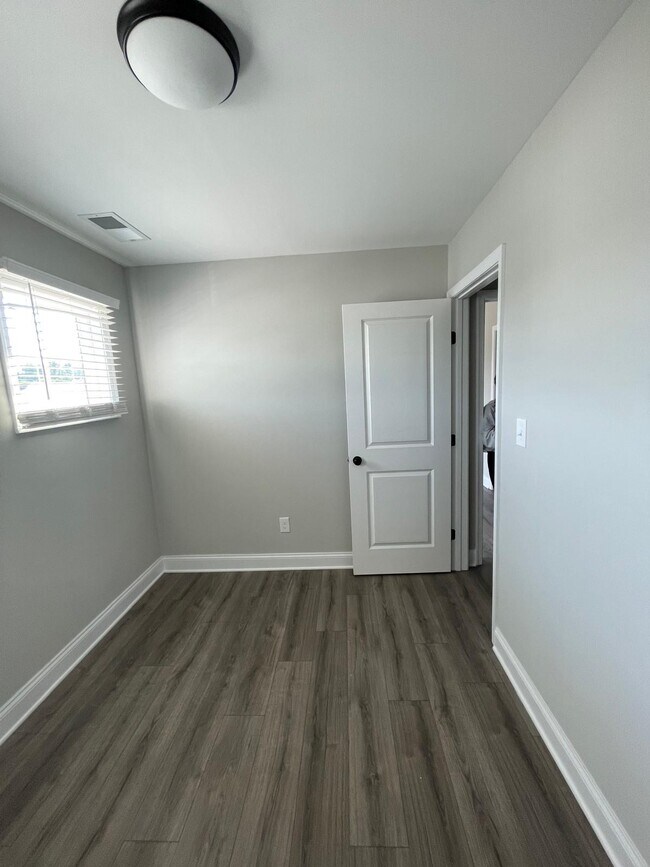 Building Photo - 1054 Brownstone Ln