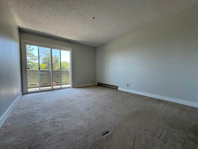 Building Photo - 4000 Farm Hill Blvd