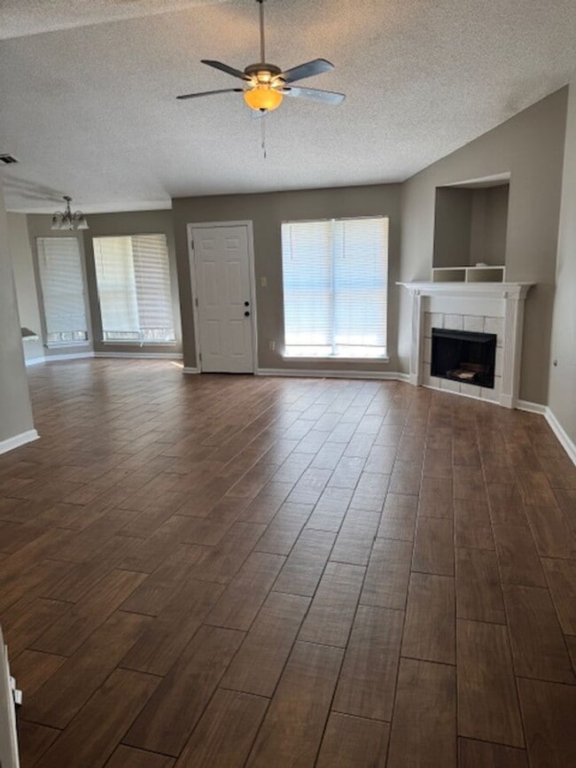 Building Photo - Renovated 3 Bedroom 2 Bath Home for Rent w...