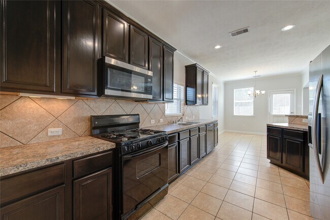 Building Photo - 24615 Lakecrest Bend Dr