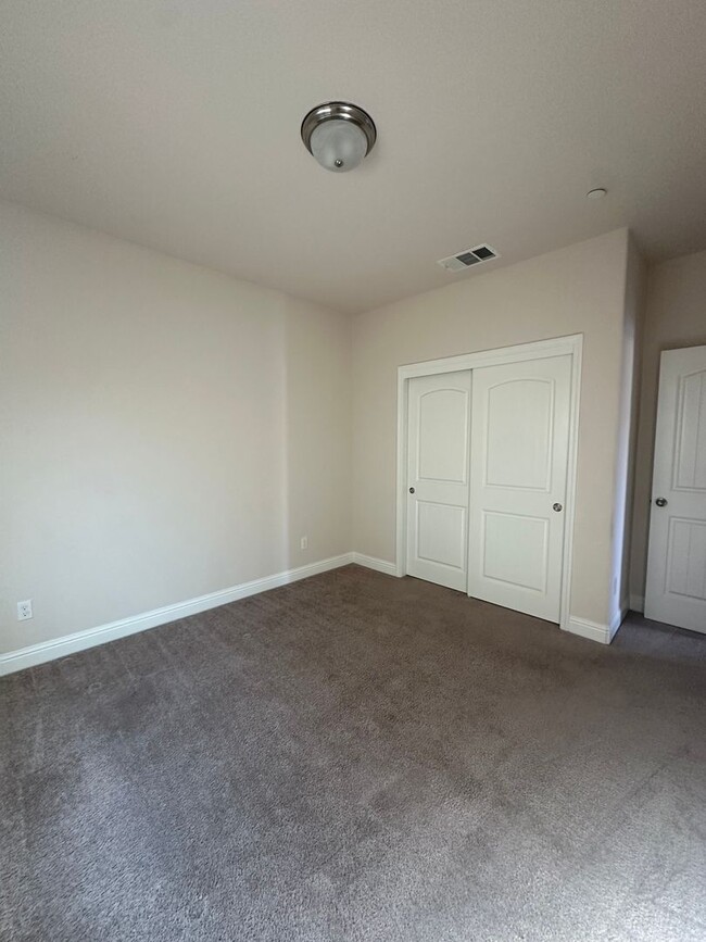 Building Photo - Must see this immaculate home!!!