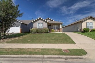 Building Photo - 3909 Brookshire Way
