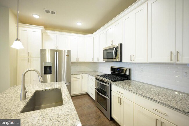 Building Photo - 5130 Cambria Wy