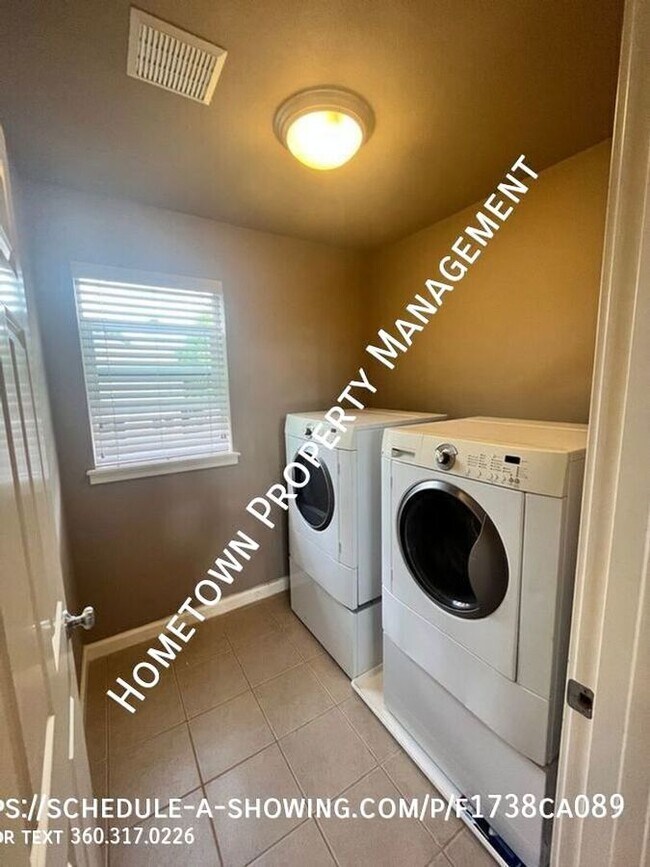 Building Photo - 7011 Prism St SE