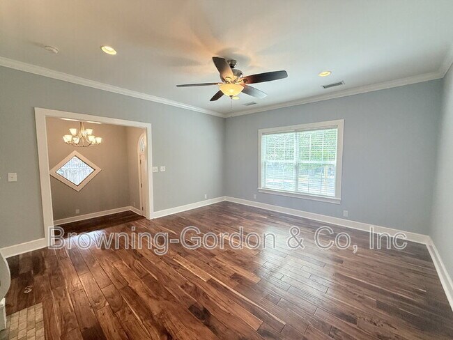 Building Photo - 1113 Pennock Ave
