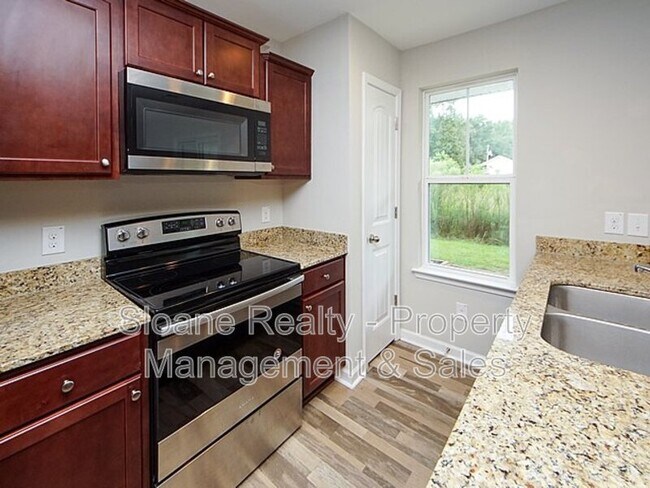 Building Photo - 557 Truman Dr
