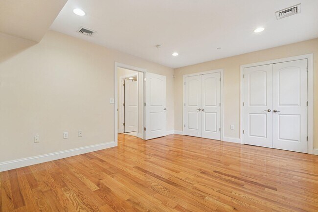 Building Photo - 124 68th St